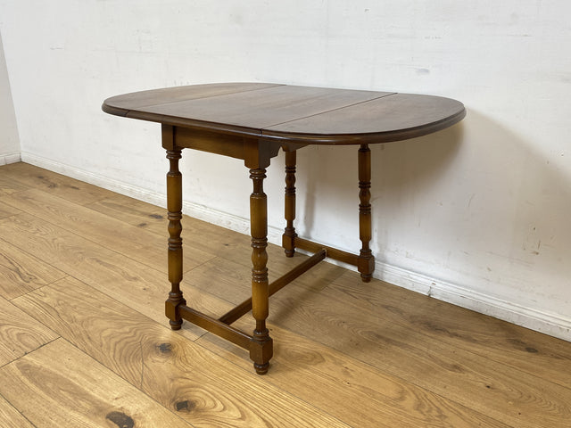 WMK I Versand möglich I Hübscher und gut erhaltener kleiner Vintage Klapptisch I ovaler Tisch Küchentisch Holztisch Esstisch Beistelltisch Couchtisch Ablage Retro Stilmöbel Berlin Leipzig Brandenburg