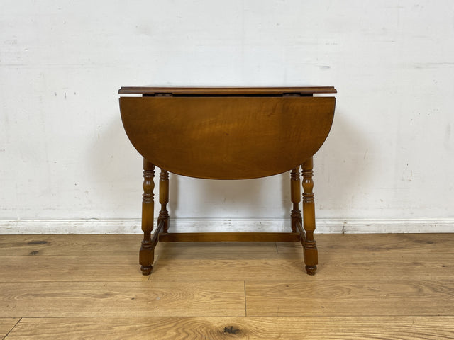 WMK I Versand möglich I Hübscher und gut erhaltener kleiner Vintage Klapptisch I ovaler Tisch Küchentisch Holztisch Esstisch Beistelltisch Couchtisch Ablage Retro Stilmöbel Berlin Leipzig Brandenburg