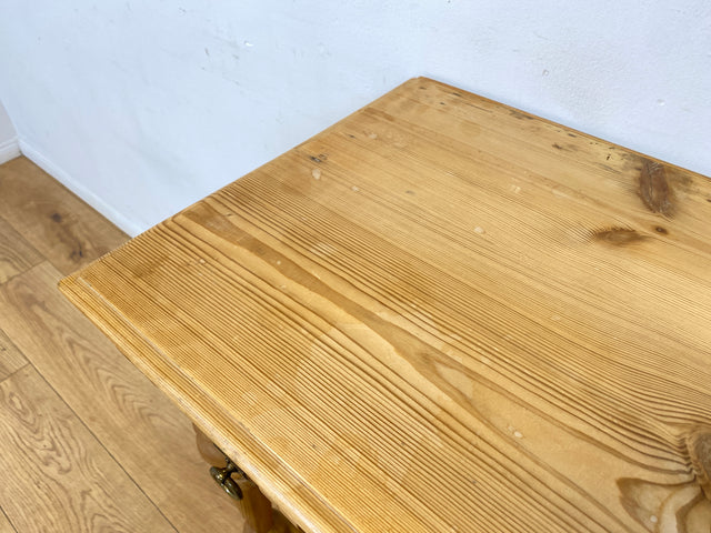 WMK I Wunderschöner kleiner antiker Nähtisch I Vollholz mit Schubladen und handgedrechselten Füßen I Nähkommode Kommode Beistelltisch Flurkommode Weichholz Biedermeier Vintage Berlin Regensburg Bremen