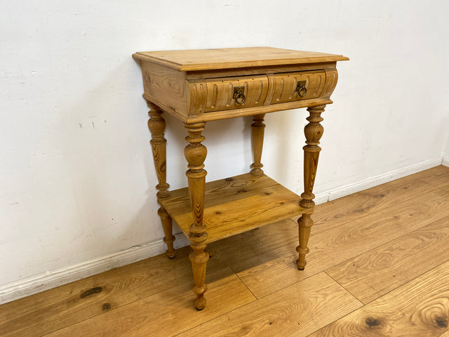 WMK I Wunderschöner kleiner antiker Nähtisch I Vollholz mit Schubladen und handgedrechselten Füßen I Nähkommode Kommode Beistelltisch Flurkommode Weichholz Biedermeier Vintage Berlin Regensburg Bremen