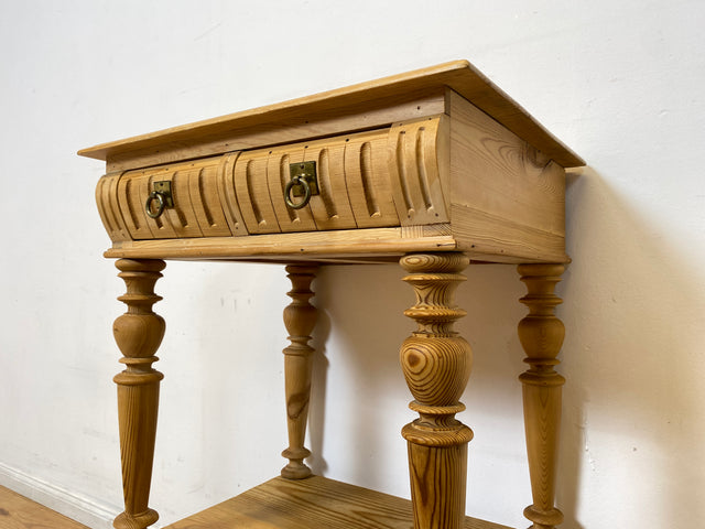 WMK I Wunderschöner kleiner antiker Nähtisch I Vollholz mit Schubladen und handgedrechselten Füßen I Nähkommode Kommode Beistelltisch Flurkommode Weichholz Biedermeier Vintage Berlin Regensburg Bremen