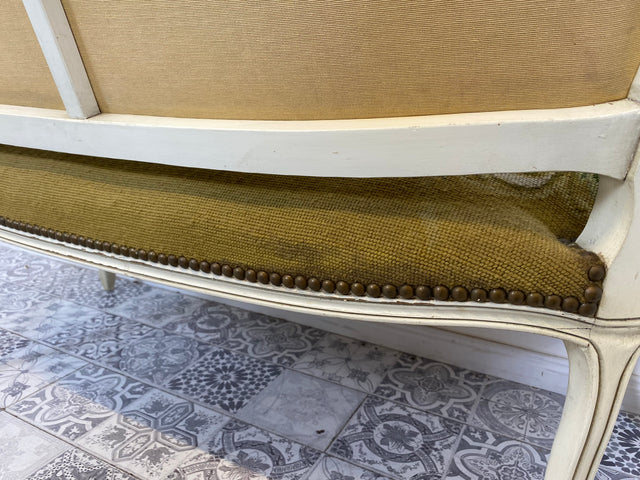 WMK# Elegantes kleines 2-Sitzer Sofa aus 1960ern im Stile des Louis XV mit weiß-goldem Holzrahmen, floralem Gobelin Bezug & Federkern I Couch Bank Sitzbank Sitzgarnitur Chippendale Stilmöbel Vintage
