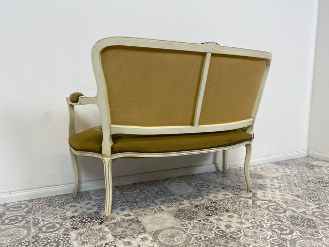 WMK# Elegantes kleines 2-Sitzer Sofa aus 1960ern im Stile des Louis XV mit weiß-goldem Holzrahmen, floralem Gobelin Bezug & Federkern I Couch Bank Sitzbank Sitzgarnitur Chippendale Stilmöbel Vintage