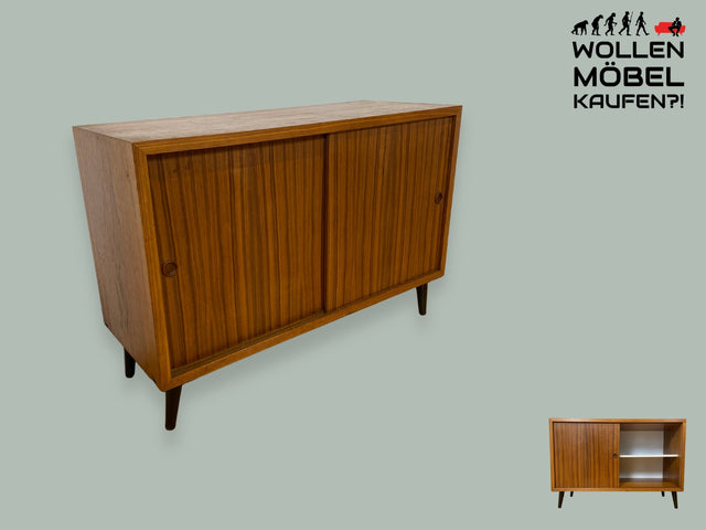 WMK I Stilvolle kleine skandinavische Kommode in Nussbaum mit Schiebetüren & Metallfüßen I Sideboard Wäschekommode Schuhschrank Schuhkommode Danish Design Vintage 60er 70er I Berlin Hamburg Frankfurt
