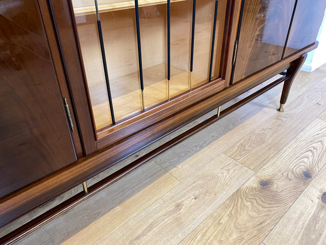 WMK I Besonders schöner dunkler & langer Mid-Century Wohnzimmerschrank mit Vitrine, Bar & Schubladen I Schrank Highboard Sideboard Anrichte Vintage 50er 6er Rockabilly Berlin Leipzig Stuttgart Bremen