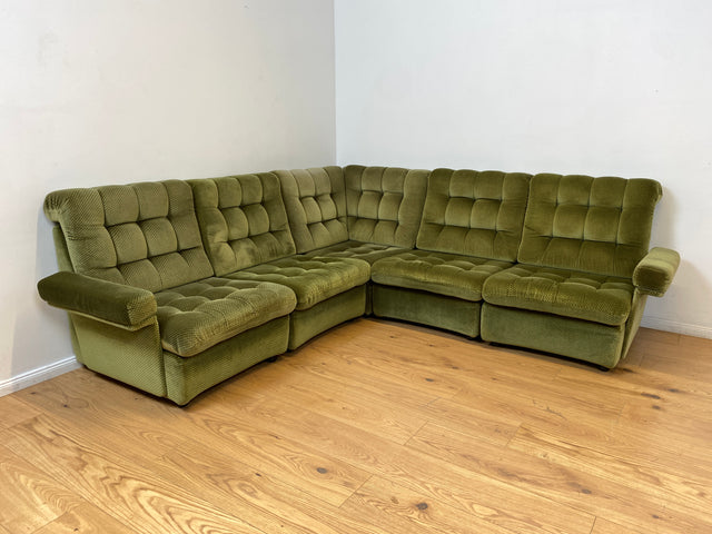 WMK I Schönes und äußerst gemütliches modulares 70er Jahre Ecksofa mit grünem gestepptem Originalbezug I Couch Eckcouch Sitzecke Wohnzimmer Polstergarnitur Retro Vintage Berlin Passau Leipzig Nürnberg