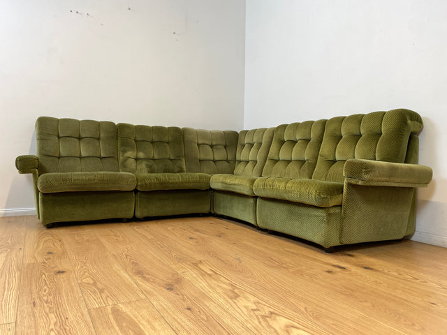 WMK I Schönes und äußerst gemütliches modulares 70er Jahre Ecksofa mit grünem gestepptem Originalbezug I Couch Eckcouch Sitzecke Wohnzimmer Polstergarnitur Retro Vintage Berlin Passau Leipzig Nürnberg