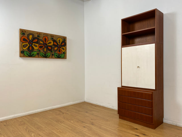WMK # Stilvolles & gut erhaltenes modulares Mid-Century Highboard, Vollholz in Teak, mit später weißer Lackierung # Schrank Bücherschrank Regalwand Schrankwand Regal Sideboard Kommode Teakholz Vintage