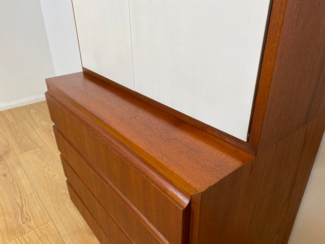 WMK # Stilvolles & gut erhaltenes modulares Mid-Century Highboard, Vollholz in Teak, mit später weißer Lackierung # Schrank Bücherschrank Regalwand Schrankwand Regal Sideboard Kommode Teakholz Vintage