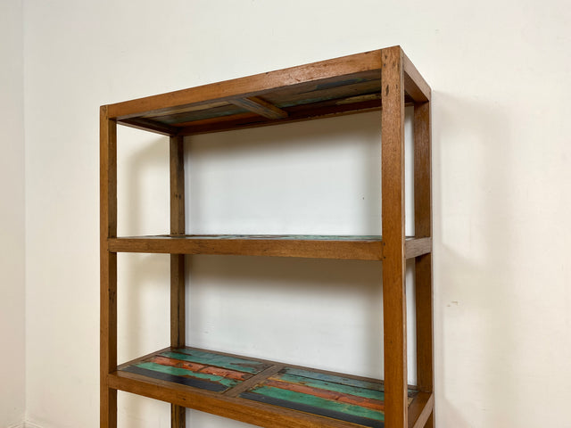 Boatwood by WMK I Schönes nachhaltiges Regal aus altem Bootsholz, ein handgefertigtes Unikat aus massivem Teakholz I Holzregal Küchenregal Bücherregal Teak Bootsmöbel Industrial Berlin München Leipzig