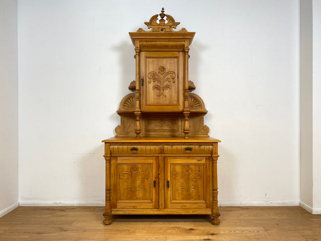 WMK # Elegante und gut erhaltene nordische antike Aufsatzanrichte aus vollem Holz mit handgeschnitzter Ornamentik # Anrichte Aufsatzbuffet Bauernschrank Buffet Büfett Barock Weichholz Vintage Berlin