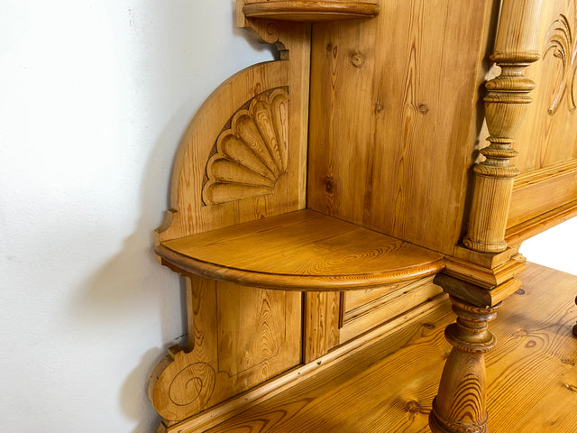 WMK # Elegante und gut erhaltene nordische antike Aufsatzanrichte aus vollem Holz mit handgeschnitzter Ornamentik # Anrichte Aufsatzbuffet Bauernschrank Buffet Büfett Barock Weichholz Vintage Berlin