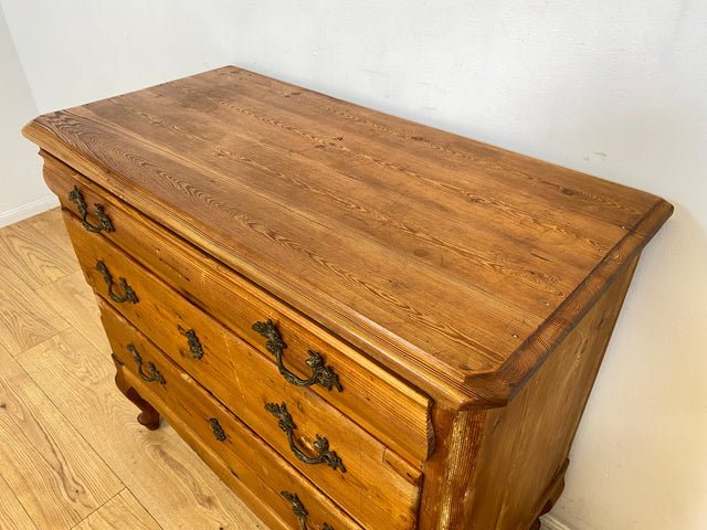 WMK I Wunderschöne nordische antike Kommode aus vollem Holz mit Schubladen und Messinggriffen I Schubladenkommode Wäschekommode Schrank Wickelkommode Chest Weichholz Barock Rokoko Vintage Berlin Köln
