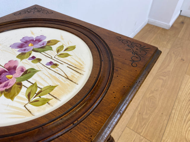 WMK # Wunderschöner und sehr seltener nordischer antiker Beistelltisch mit großer handbemalter Porzellan Platte # Tischchen Ablage Blumentisch Blumensäule Blumen Etagere Gründerzeit Jugendstil Vintage