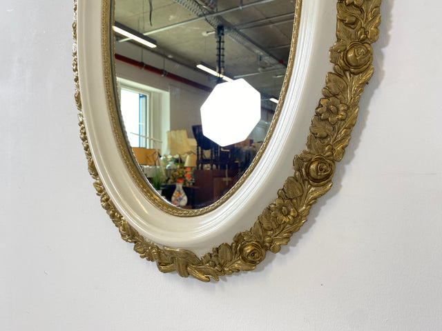 WMK I Versand möglich I Wunderschöner ovaler 70er Jahre Spiegel im Barock Stil mit weiß goldenem Kunststoff Spiegelrahmen I Wandspiegel Mirror Flurspiegel Rokoko Vintage I Berlin Mainz Regensburg Ulm