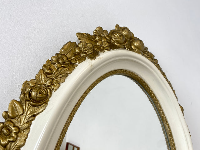 WMK I Versand möglich I Wunderschöner ovaler 70er Jahre Spiegel im Barock Stil mit weiß goldenem Kunststoff Spiegelrahmen I Wandspiegel Mirror Flurspiegel Rokoko Vintage I Berlin Mainz Regensburg Ulm