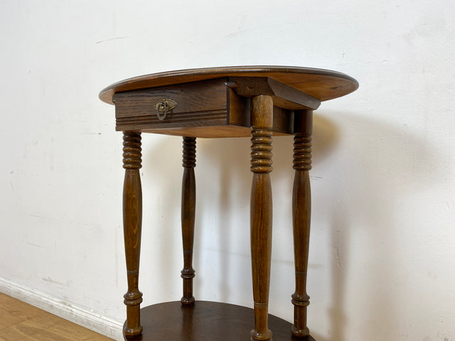 WMK # Formschöner und gut erhaltener ovaler dänischer antiker Beistelltisch im Barock Stil aus Eichenholz mit Ablage # Tisch Blumentisch Flurkommode Konsolentisch Holztisch Lampentisch Vintage Berlin