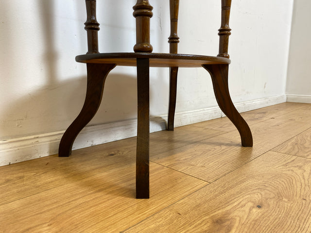 WMK # Formschöner und gut erhaltener ovaler dänischer antiker Beistelltisch im Barock Stil aus Eichenholz mit Ablage # Tisch Blumentisch Flurkommode Konsolentisch Holztisch Lampentisch Vintage Berlin
