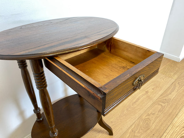 WMK # Formschöner und gut erhaltener ovaler dänischer antiker Beistelltisch im Barock Stil aus Eichenholz mit Ablage # Tisch Blumentisch Flurkommode Konsolentisch Holztisch Lampentisch Vintage Berlin