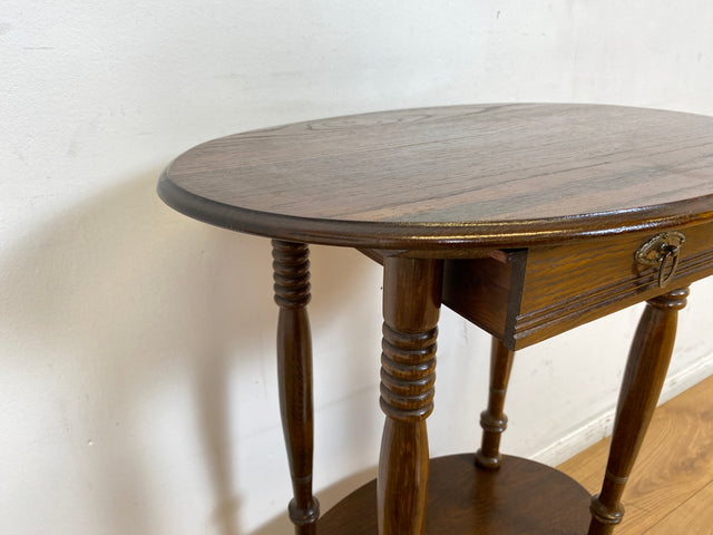 WMK # Formschöner und gut erhaltener ovaler dänischer antiker Beistelltisch im Barock Stil aus Eichenholz mit Ablage # Tisch Blumentisch Flurkommode Konsolentisch Holztisch Lampentisch Vintage Berlin
