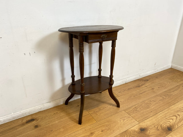 WMK # Formschöner und gut erhaltener ovaler dänischer antiker Beistelltisch im Barock Stil aus Eichenholz mit Ablage # Tisch Blumentisch Flurkommode Konsolentisch Holztisch Lampentisch Vintage Berlin