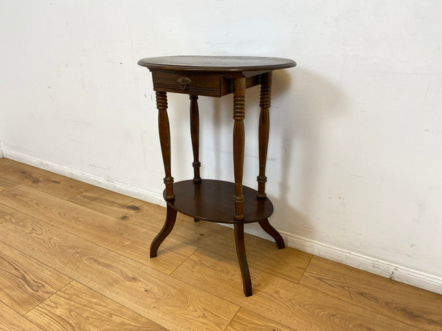WMK # Formschöner und gut erhaltener ovaler dänischer antiker Beistelltisch im Barock Stil aus Eichenholz mit Ablage # Tisch Blumentisch Flurkommode Konsolentisch Holztisch Lampentisch Vintage Berlin