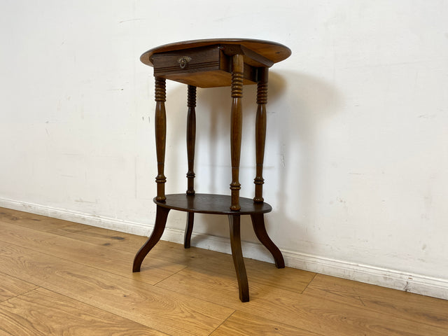 WMK # Formschöner und gut erhaltener ovaler dänischer antiker Beistelltisch im Barock Stil aus Eichenholz mit Ablage # Tisch Blumentisch Flurkommode Konsolentisch Holztisch Lampentisch Vintage Berlin