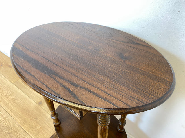 WMK # Formschöner und gut erhaltener ovaler dänischer antiker Beistelltisch im Barock Stil aus Eichenholz mit Ablage # Tisch Blumentisch Flurkommode Konsolentisch Holztisch Lampentisch Vintage Berlin