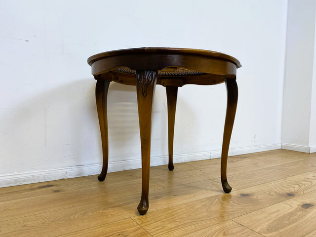 WMK # Wunderschöner kleiner runder 50er Jahre Chippendale Couchtisch mit Glasplatte & feinem Wiener Sonnengeflecht # Wohnzimmertisch Glastisch Beistelltisch Geflecht Coffee Table Mid-Century Vintage