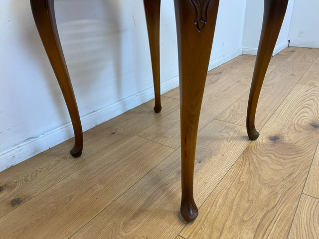 WMK # Wunderschöner kleiner runder 50er Jahre Chippendale Couchtisch mit Glasplatte & feinem Wiener Sonnengeflecht # Wohnzimmertisch Glastisch Beistelltisch Geflecht Coffee Table Mid-Century Vintage