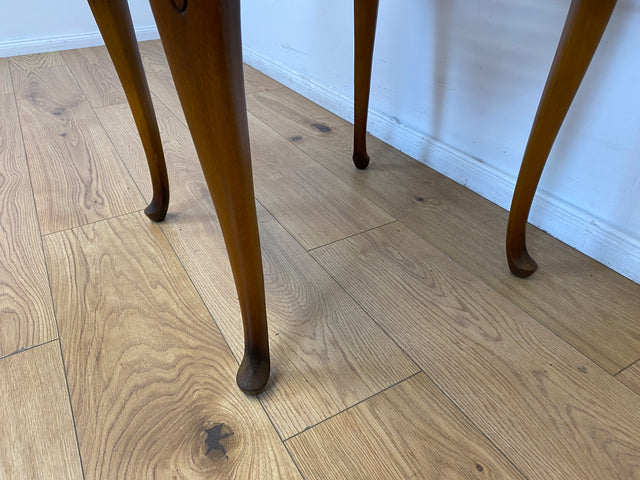WMK # Wunderschöner kleiner runder 50er Jahre Chippendale Couchtisch mit Glasplatte & feinem Wiener Sonnengeflecht # Wohnzimmertisch Glastisch Beistelltisch Geflecht Coffee Table Mid-Century Vintage
