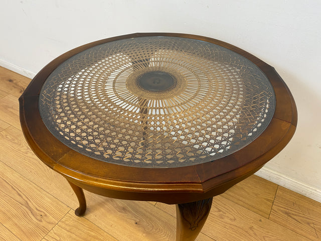 WMK # Wunderschöner kleiner runder 50er Jahre Chippendale Couchtisch mit Glasplatte & feinem Wiener Sonnengeflecht # Wohnzimmertisch Glastisch Beistelltisch Geflecht Coffee Table Mid-Century Vintage