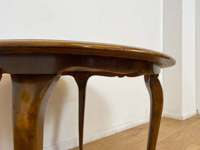 WMK # Sehr eleganter runder 60er Jahre Chippendale Couchtisch aus Nussbaum mit geschweiften Füßen # Salontisch Wohnzimmertisch Tisch Beistelltisch Ablage Stilmöbel Vintage Barock Berlin Stuttgart Jena
