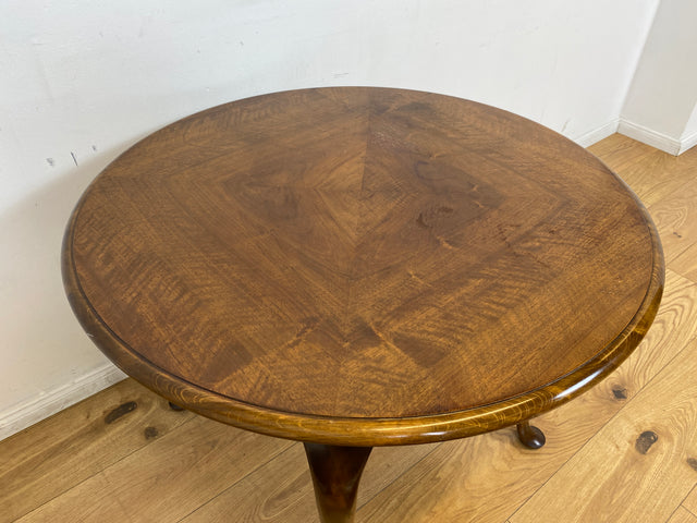 WMK # Sehr eleganter runder 60er Jahre Chippendale Couchtisch aus Nussbaum mit geschweiften Füßen # Salontisch Wohnzimmertisch Tisch Beistelltisch Ablage Stilmöbel Vintage Barock Berlin Stuttgart Jena