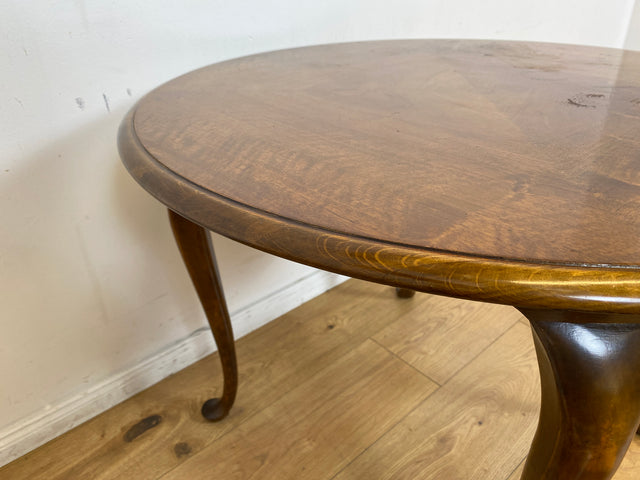 WMK # Sehr eleganter runder 60er Jahre Chippendale Couchtisch aus Nussbaum mit geschweiften Füßen # Salontisch Wohnzimmertisch Tisch Beistelltisch Ablage Stilmöbel Vintage Barock Berlin Stuttgart Jena