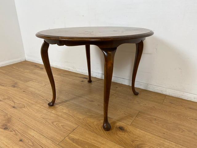 WMK # Sehr eleganter runder 60er Jahre Chippendale Couchtisch aus Nussbaum mit geschweiften Füßen # Salontisch Wohnzimmertisch Tisch Beistelltisch Ablage Stilmöbel Vintage Barock Berlin Stuttgart Jena