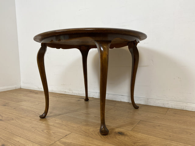 WMK # Sehr eleganter runder 60er Jahre Chippendale Couchtisch aus Nussbaum mit geschweiften Füßen # Salontisch Wohnzimmertisch Tisch Beistelltisch Ablage Stilmöbel Vintage Barock Berlin Stuttgart Jena