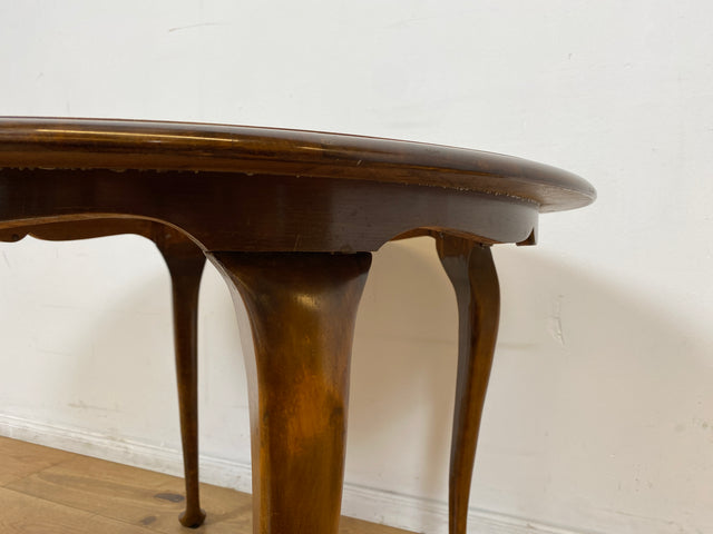 WMK # Sehr eleganter runder 60er Jahre Chippendale Couchtisch aus Nussbaum mit geschweiften Füßen # Salontisch Wohnzimmertisch Tisch Beistelltisch Ablage Stilmöbel Vintage Barock Berlin Stuttgart Jena