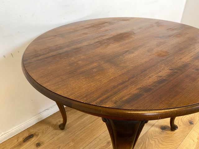 WMK # Eleganter und gut erhaltener runder 60er Jahre Chippendale Salontisch in Nussbaum mit formschönen Cabriole Füßen # Couchtisch niedriger Esstisch Kaffeetisch Coffee Table Barock Rokoko Vintage