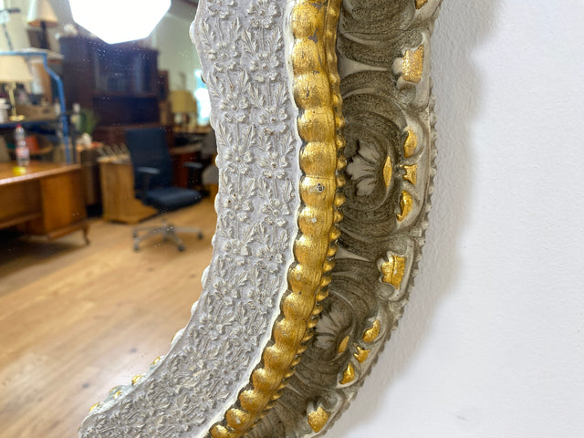 WMK I Besonders schöner runder 60er Jahre Spiegel im antiken Stil mit floralem gold-weißem Rahmen I Spiegel Garderobe Flur Bad Gilded Mirror Barock Rokoko Shabby Chic Hollywood Regency Vintage Berlin