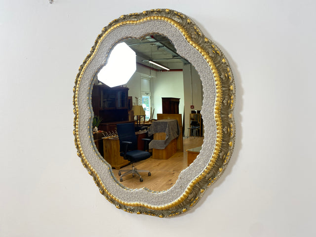 WMK I Besonders schöner runder 60er Jahre Spiegel im antiken Stil mit floralem gold-weißem Rahmen I Spiegel Garderobe Flur Bad Gilded Mirror Barock Rokoko Shabby Chic Hollywood Regency Vintage Berlin