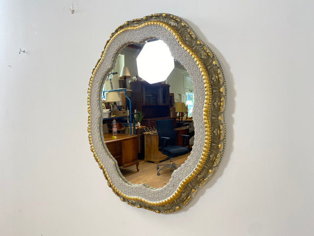WMK I Besonders schöner runder 60er Jahre Spiegel im antiken Stil mit floralem gold-weißem Rahmen I Spiegel Garderobe Flur Bad Gilded Mirror Barock Rokoko Shabby Chic Hollywood Regency Vintage Berlin