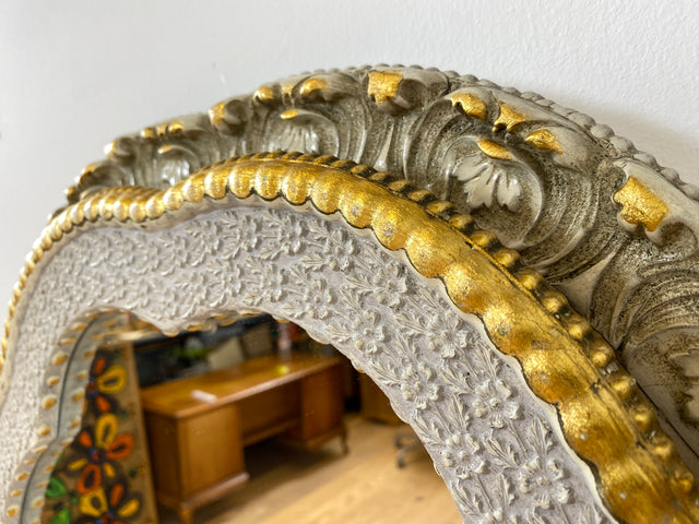 WMK I Besonders schöner runder 60er Jahre Spiegel im antiken Stil mit floralem gold-weißem Rahmen I Spiegel Garderobe Flur Bad Gilded Mirror Barock Rokoko Shabby Chic Hollywood Regency Vintage Berlin