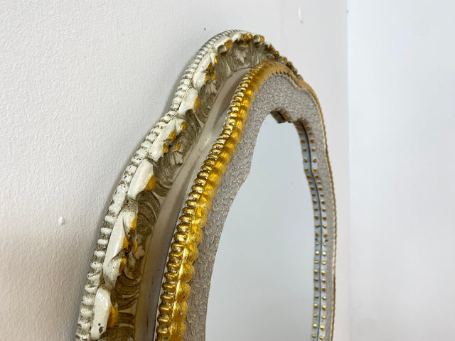 WMK I Besonders schöner runder 60er Jahre Spiegel im antiken Stil mit floralem gold-weißem Rahmen I Spiegel Garderobe Flur Bad Gilded Mirror Barock Rokoko Shabby Chic Hollywood Regency Vintage Berlin