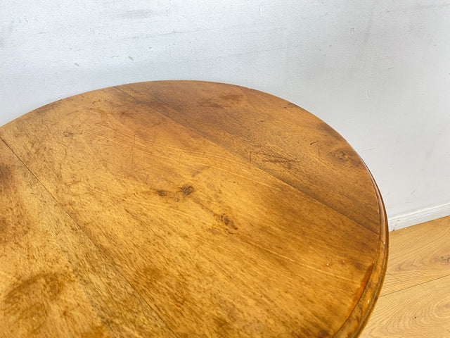 WMK # Sehr schöner & stabiler runder antiker dänischer Beistelltisch aus Eichenholz mit handverziertem gedrechseltem Mittelsäulenfuß # Tisch Tischchen Blumentisch Holztisch Lampentisch Vintage Berlin