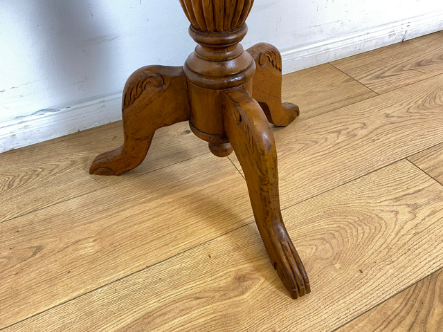 WMK # Sehr schöner & stabiler runder antiker dänischer Beistelltisch aus Eichenholz mit handverziertem gedrechseltem Mittelsäulenfuß # Tisch Tischchen Blumentisch Holztisch Lampentisch Vintage Berlin