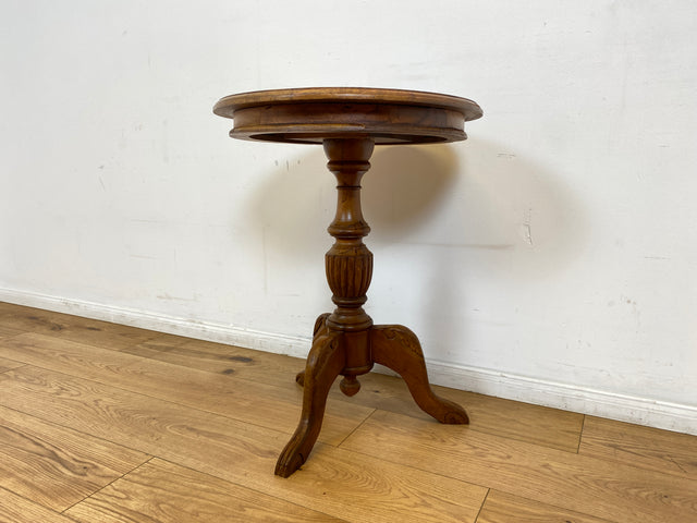 WMK # Sehr schöner & stabiler runder antiker dänischer Beistelltisch aus Eichenholz mit handverziertem gedrechseltem Mittelsäulenfuß # Tisch Tischchen Blumentisch Holztisch Lampentisch Vintage Berlin