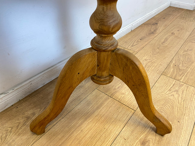 WMK I Wunderschöner runder historisierender Beistelltisch im Biedermeier Stil