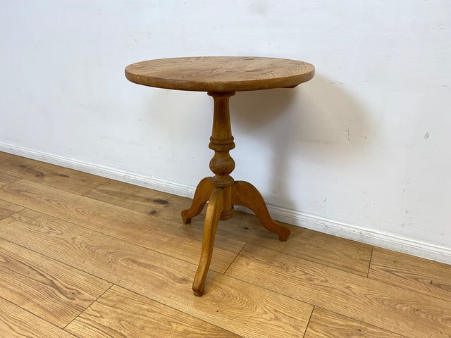 WMK I Wunderschöner runder historisierender Beistelltisch im Biedermeier Stil