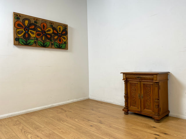 WMK I Prunkvolle kleine antike Kommode aus massiver Eiche mit Schublade, Messingbeschlägen und Akanthusmotiven, um 1890 I Schrank Anrichte Flur Wäsche Wickel Gründerzeit Vintage Berlin Dresden München